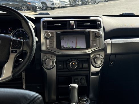 Used 2017 Toyota 4Runner SR5 Premium image 30