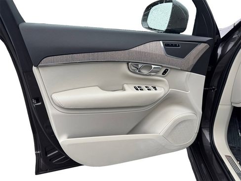 Certified 2023 Volvo XC90 B6 Core w/ Climate Package image 8