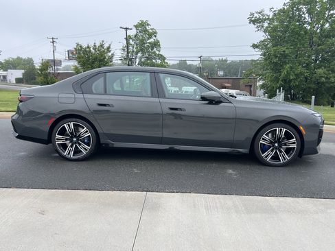 Used 2024 BMW 760i xDrive w/ Executive Package AWD/4WD image 10