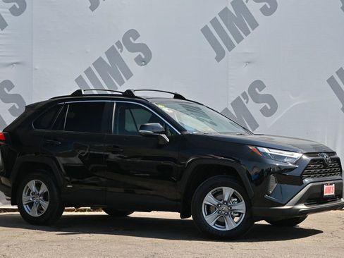 Used 2025 Toyota RAV4 LE AWD/4WD image 3