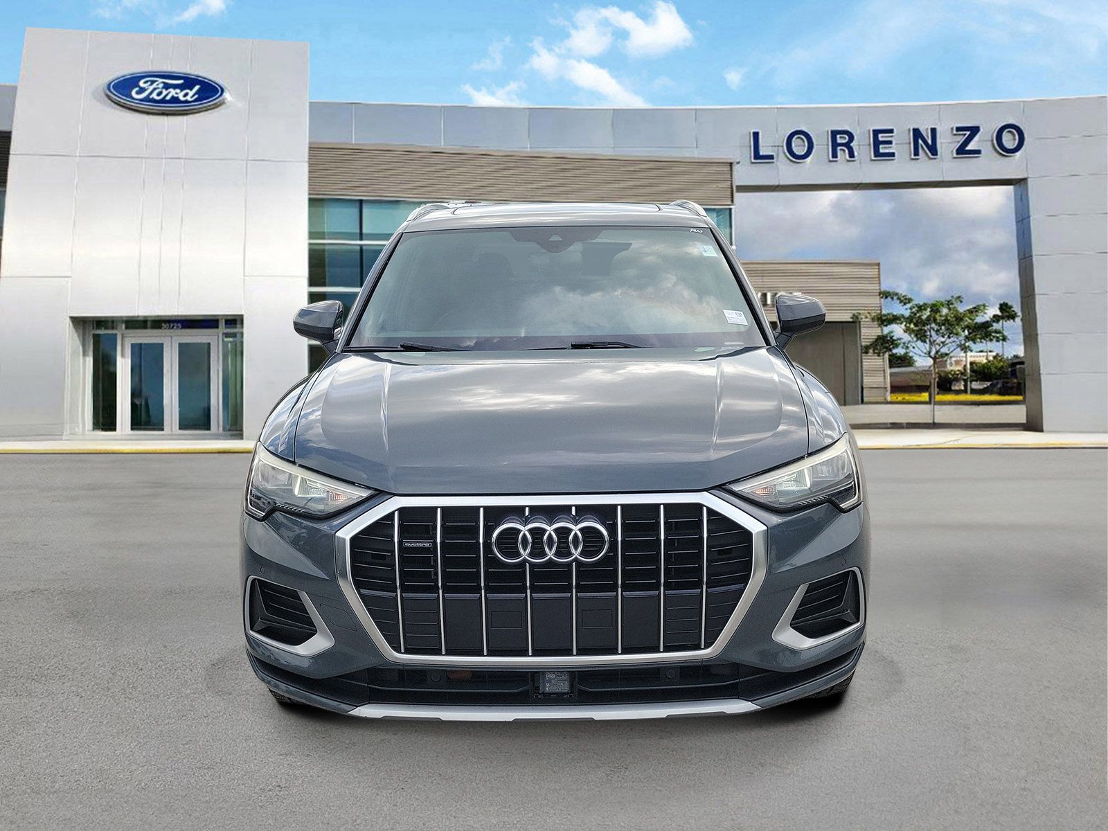 Used 2019 Audi Q3 2.0T Premium w/ Convenience Package AWD/4WD image 2