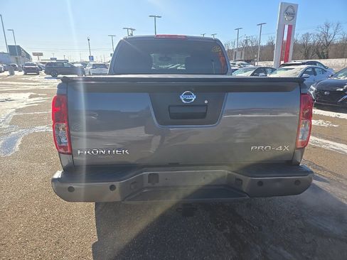Used 2018 Nissan Frontier PRO-4X image 6