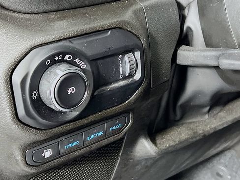 Used 2023 Jeep Wrangler Unlimited Sahara w/ Cold Weather Group AWD/4WD image 10