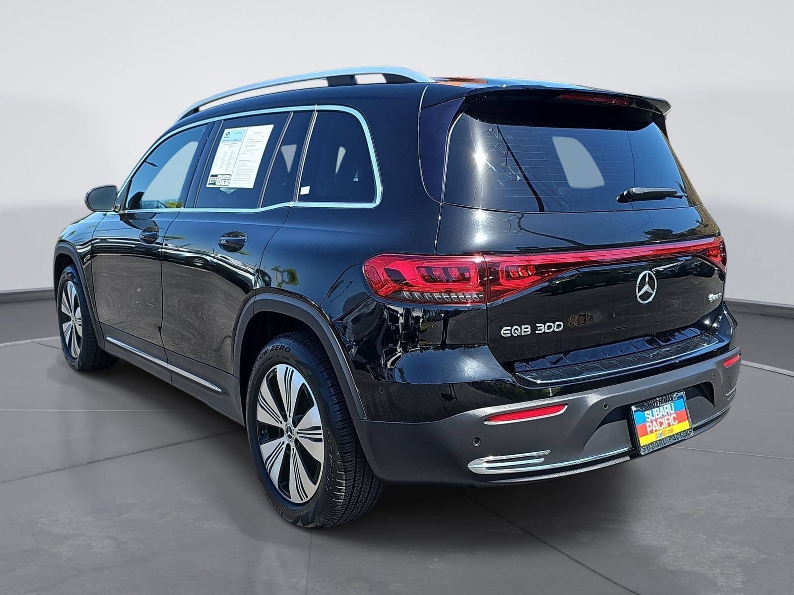 Used 2023 Mercedes-Benz EQB 300 4MATIC image 5