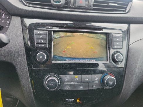 Used 2022 Nissan Rogue Sport S image 9