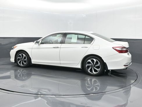 Used 2017 Honda Accord EX-L image 10