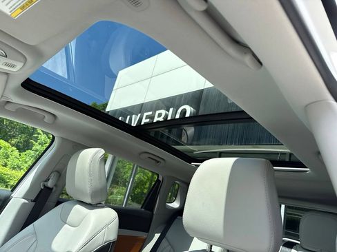Used 2022 Jeep Compass Limited w/ Sun and Sound Group AWD/4WD image 18