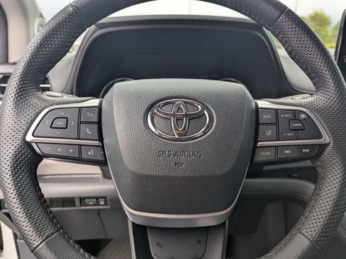 Used 2024 Toyota Sienna Limited FWD image 21