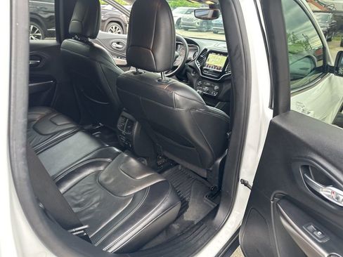 Used 2019 Jeep Cherokee Limited AWD/4WD image 32