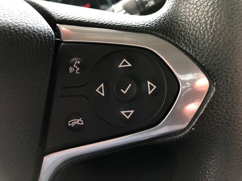 Used 2018 Chevrolet Traverse LS FWD image 33