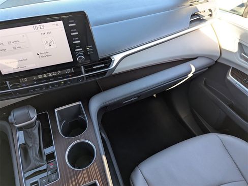 Used 2024 Toyota Sienna XLE image 20