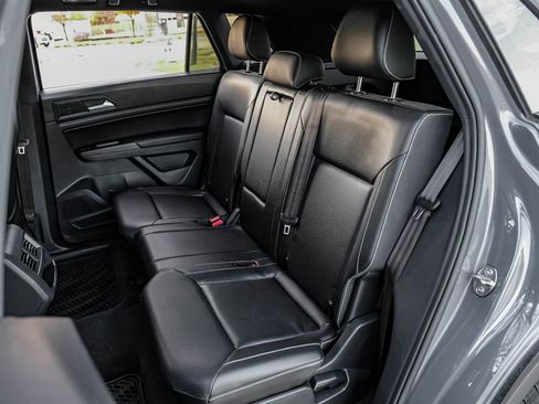 Used 2020 Volkswagen Atlas Cross Sport SE w/ Panoramic Sunroof Package FWD image 35