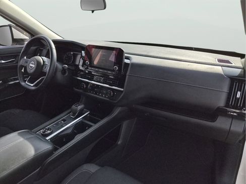 Used 2022 Nissan Pathfinder SV image 15