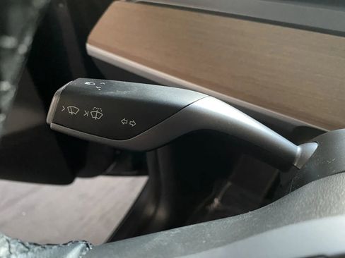 Used 2020 Tesla Model Y Performance image 19