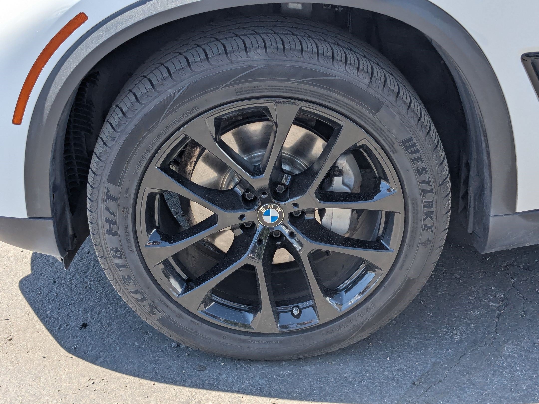Used 2022 BMW X5 xDrive40i w/ Parking Assistance Package AWD/4WD image 14