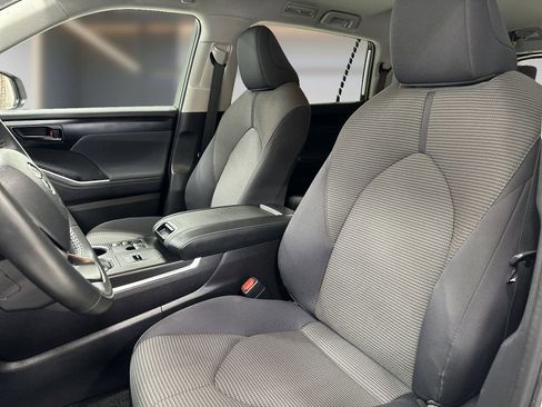 Used 2023 Toyota Highlander LE FWD image 13