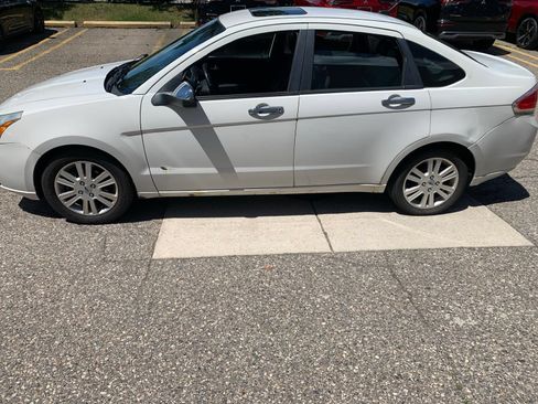 Used 2010 Ford Focus SEL FWD image 7