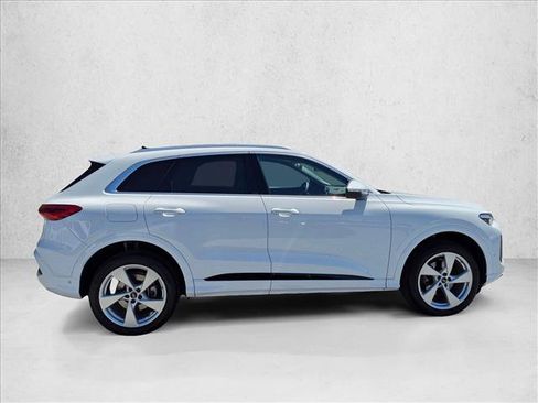 Certified 2025 Audi Q5 Premium w/ Premium Plus AWD/4WD image 4