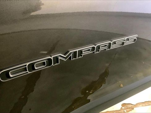 Used 2018 Jeep Compass Latitude w/ Popular Equipment Group AWD/4WD image 8