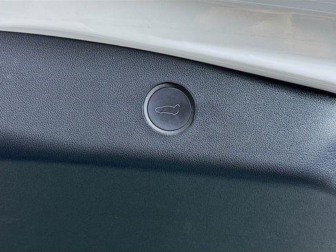 Used 2023 Tesla Model 3 Standard Range image 29