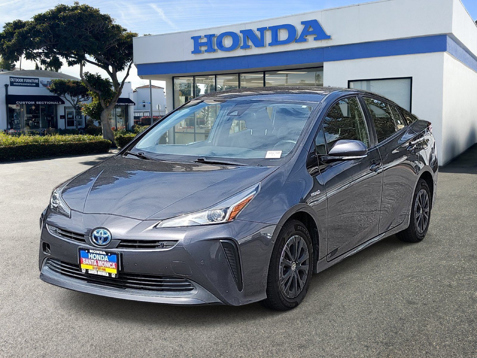 Used 2019 Toyota Prius LE FWD image 1