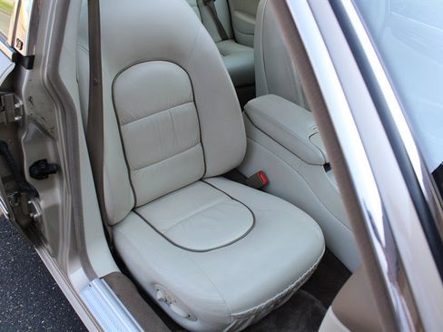 Used 2001 Jaguar XJ RWD image 32