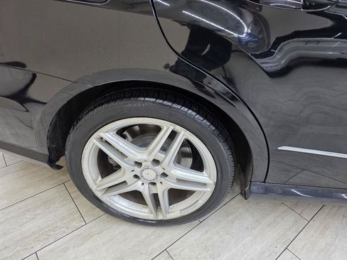 Used 2011 Mercedes-Benz E 550 Sedan image 40