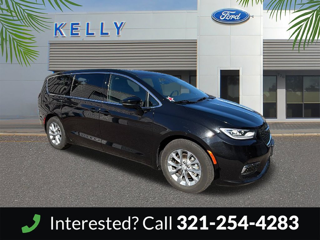 Used 2026 Chrysler Pacifica Limited FWD image 7