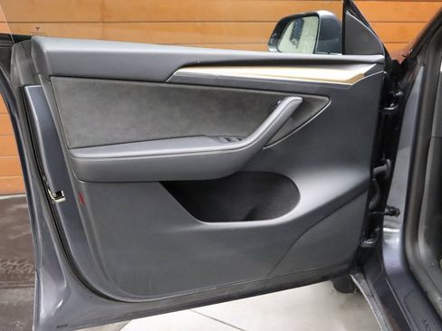 Used 2022 Tesla Model Y Performance image 57