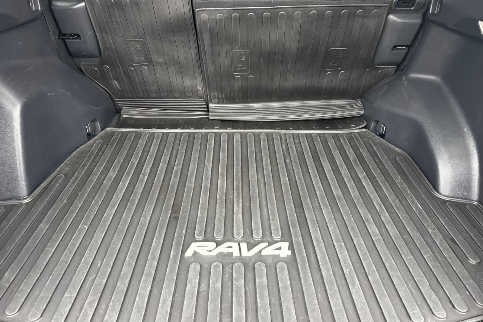 Used 2023 Toyota RAV4 XLE AWD/4WD image 16