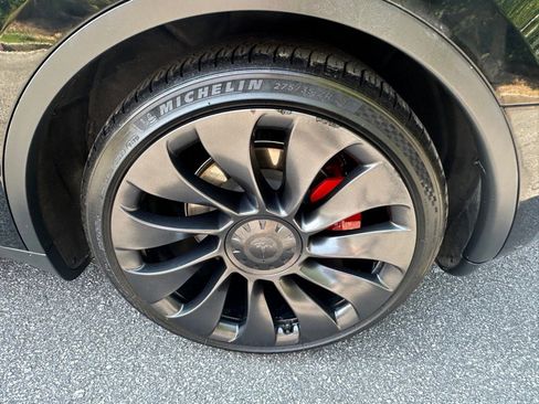 Used 2022 Tesla Model Y Performance image 12