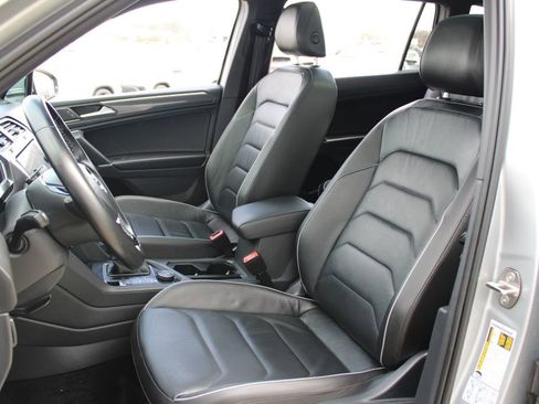 Certified 2020 Volkswagen Tiguan SEL Premium R-Line image 7