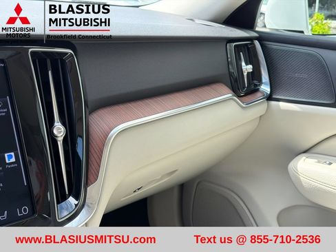 Used 2019 Volvo S60 T5 Momentum w/ Multimedia Package FWD image 38
