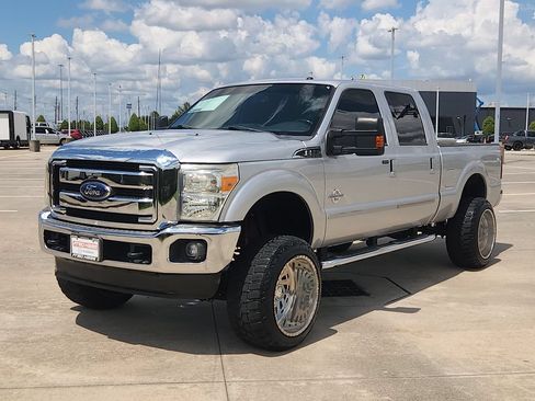 Used 2016 Ford F250 Lariat w/ Lariat Ultimate Package AWD/4WD image 9