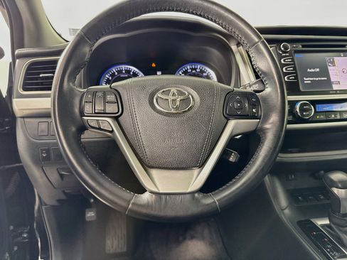 Used 2015 Toyota Highlander XLE AWD/4WD image 11