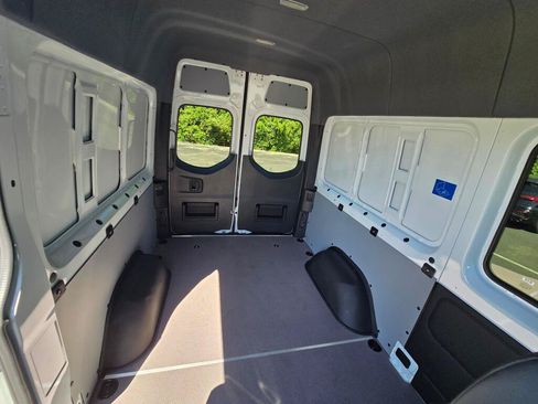 New 2026 Mercedes-Benz Sprinter 2500 image 19