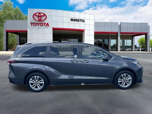 Used 2025 Toyota Sienna Limited FWD image 30