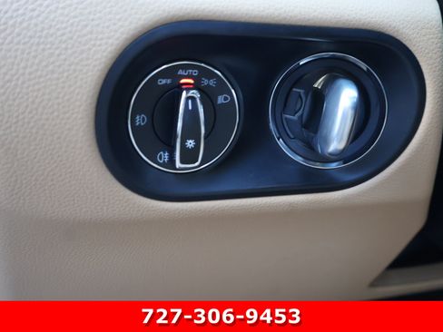 Used 2018 Porsche Macan AWD/4WD image 22