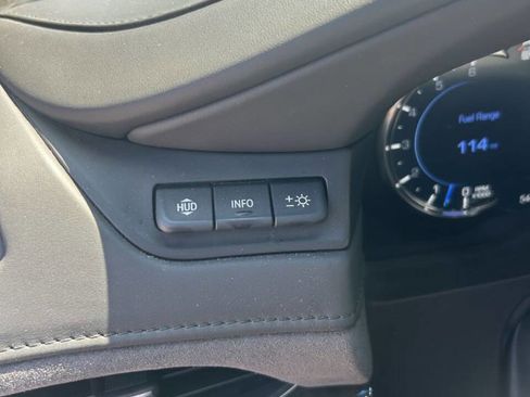 Used 2019 Cadillac Escalade Platinum image 17