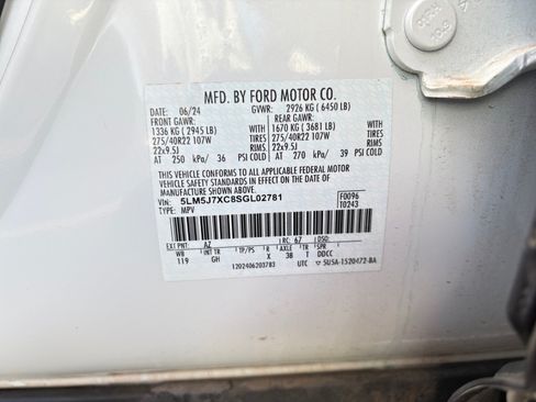 Used 2025 Lincoln Aviator Reserve w/ Equipment Group 201A AWD/4WD image 24