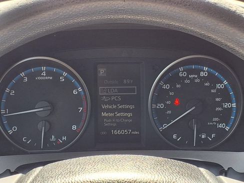 Used 2018 Toyota RAV4 LE FWD image 30