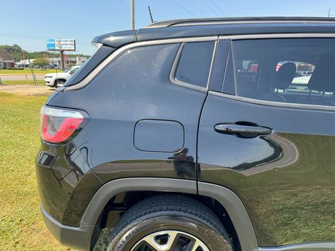 Used 2018 Jeep Compass Trailhawk AWD/4WD image 11
