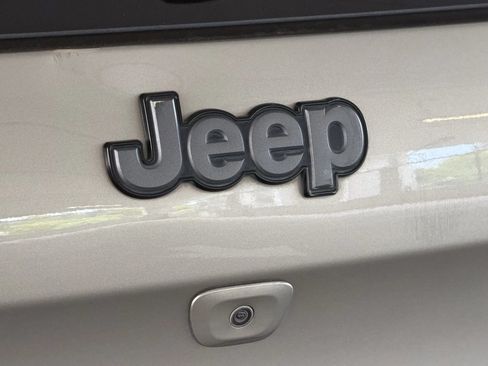 Used 2018 Jeep Cherokee Trailhawk w/ Trailer Tow Group AWD/4WD image 16