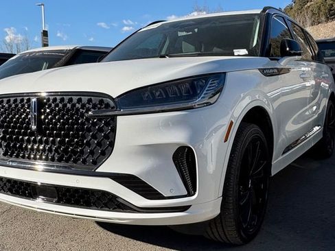 Used 2025 Lincoln Aviator Reserve w/ Jet Appearance Package image 12