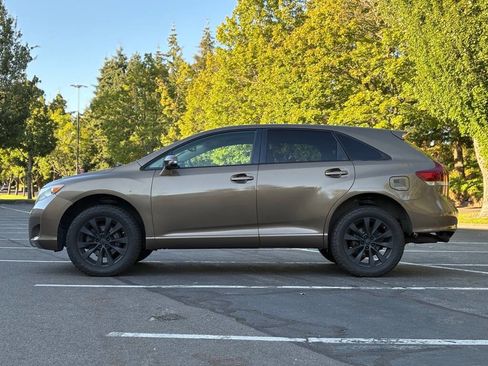 Used 2013 Toyota Venza LE image 2