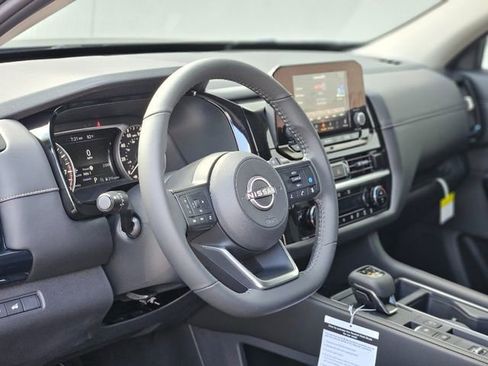 New 2025 Nissan Pathfinder SV image 10