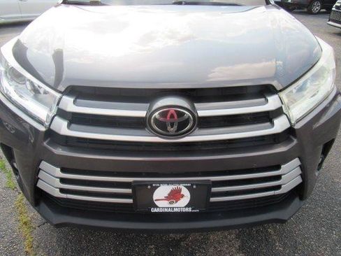 Used 2019 Toyota Highlander XLE AWD/4WD image 4