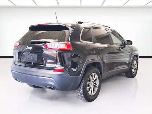 Used 2019 Jeep Cherokee Latitude Plus w/ Comfort/Convenience Group FWD image 4