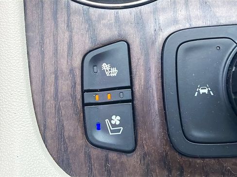 Used 2021 GMC Acadia Denali w/ Denali Technology Package AWD/4WD image 21