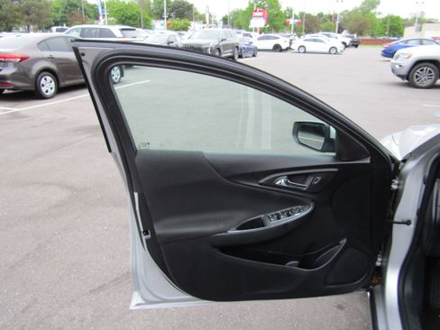 Used 2021 Chevrolet Malibu LT FWD image 8